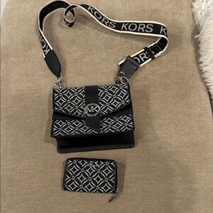 Michael Kors Black and Cream Crossbody Bag Set